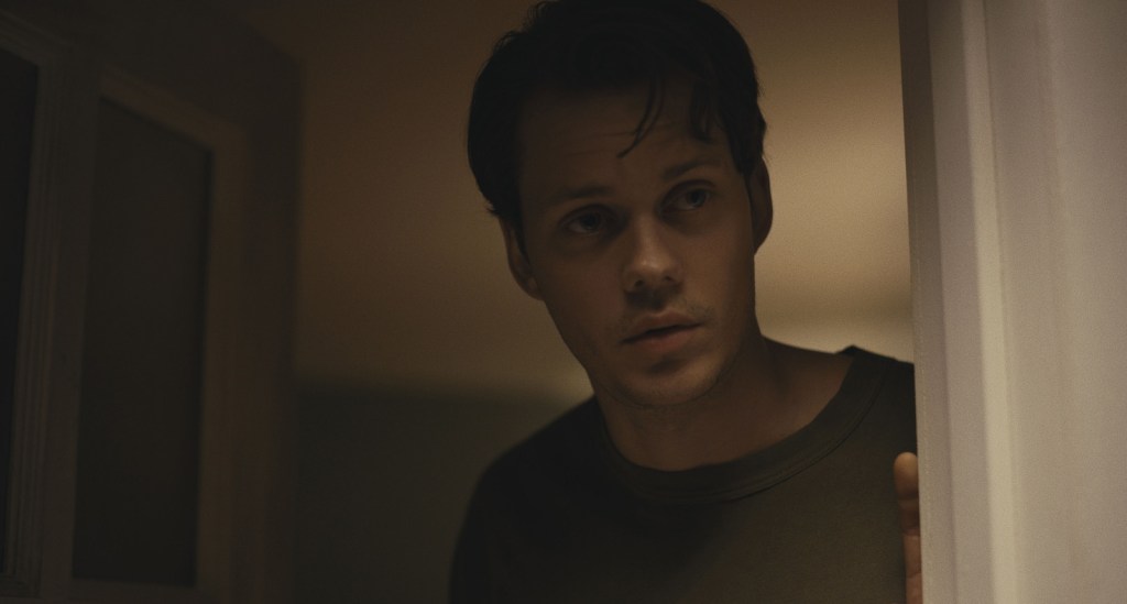 Bill Skarsgård dans Barbare. Copyright 2022 20th Century Studios. All Rights Reserved.