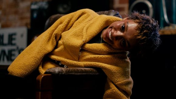 Actrice Sophie Wilde dans La Main