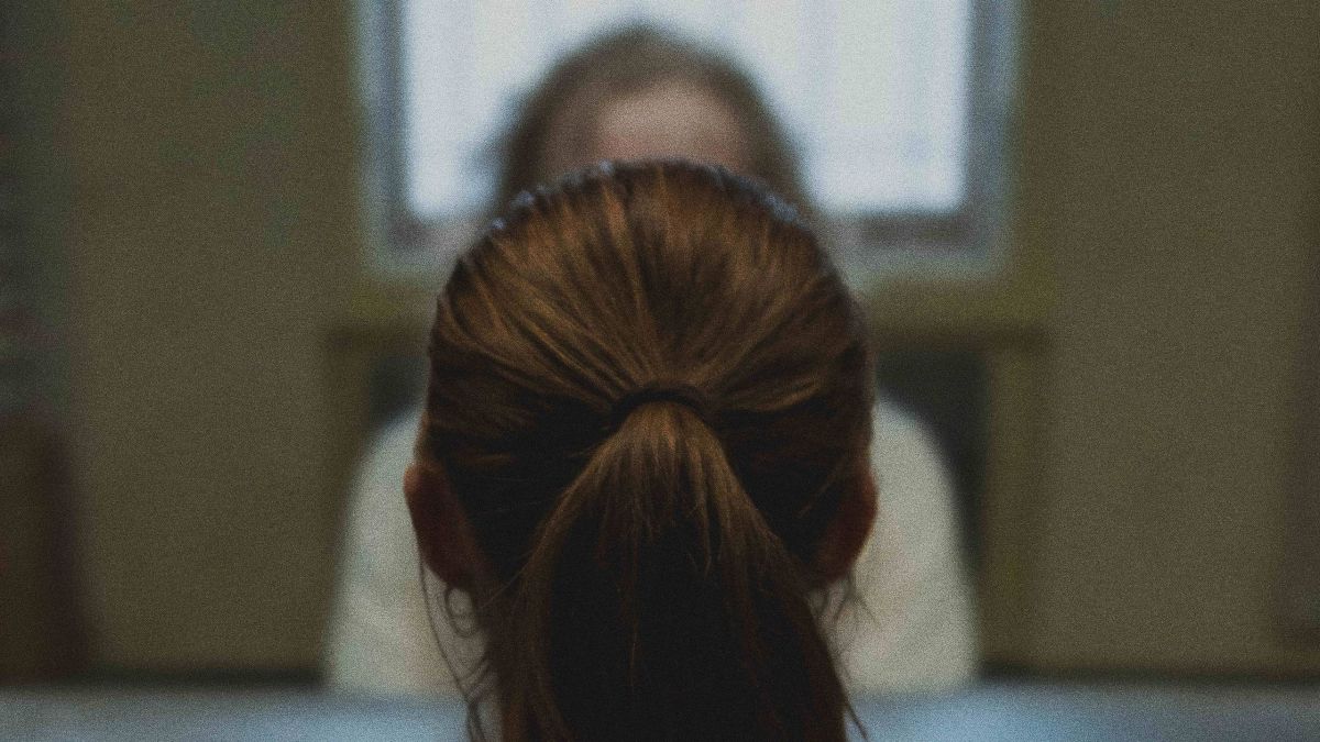 Acteurs Maika Monroe et Nicolas Cage dans Longlegs d'Osgood Perkins