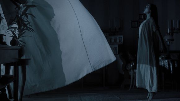 Bill Skarsgård et Lily-Rose Depp dans le film Nosferatu de Robert Eggers